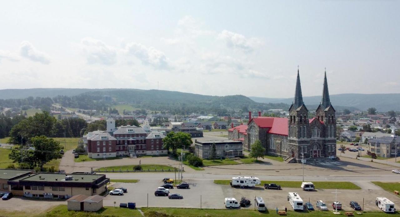 Appartamento Le Couvent Sainte Anne-des-Chênes Esterno foto
