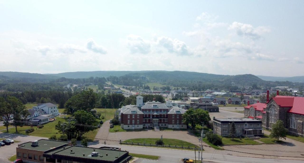 Appartamento Le Couvent Sainte Anne-des-Chênes Esterno foto